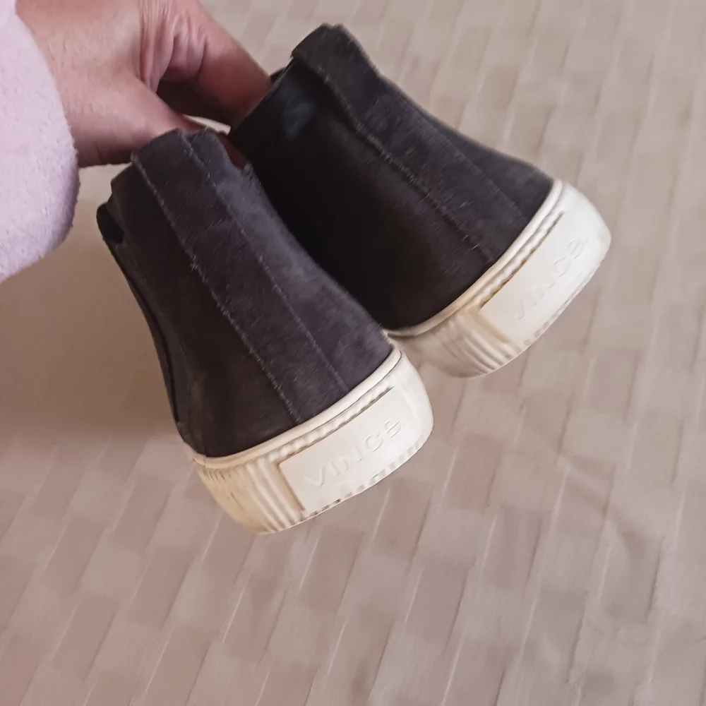Vince suede upper